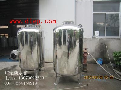 水箱12